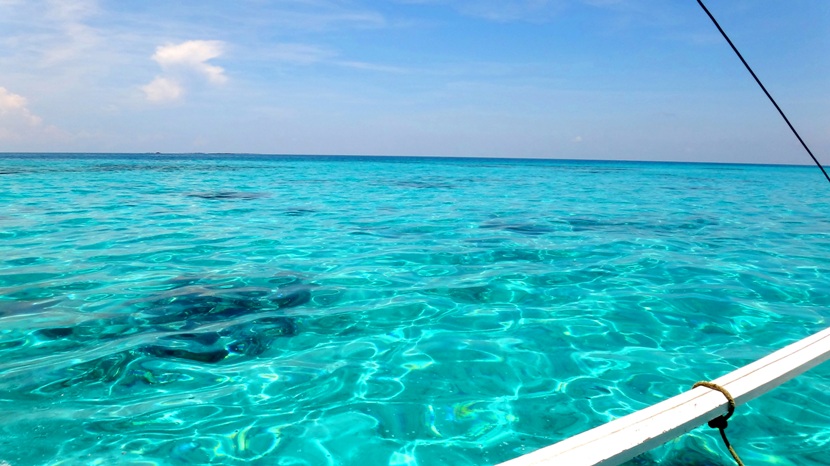 apo-reef-clear-waters-en-route-to-apo-island-sablayan-occidental-mindoro-philippines